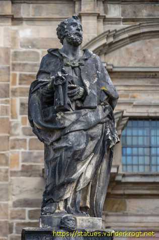 Hildesheim - Heiligenstatuen an der Heilig-Kreuz-Kirche