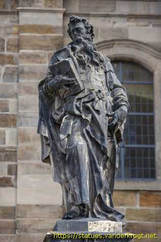 Hildesheim - Heiligenstatuen an der Heilig-Kreuz-Kirche