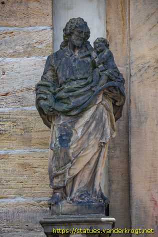 Hildesheim - Heiligenstatuen an der Heilig-Kreuz-Kirche