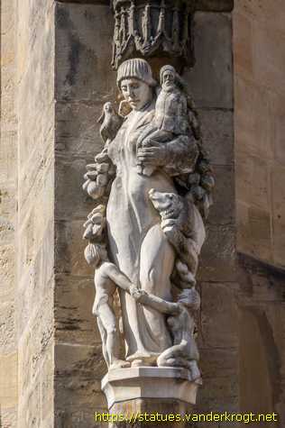 Hildesheim - Heiligenstatuen an der ehem. Pauluskirche