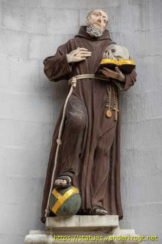 Hildesheim - Heiligenstatuen an der Seminarkirche