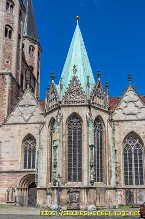 Braunschweig - Heiligenstatuen an der Martinikirche