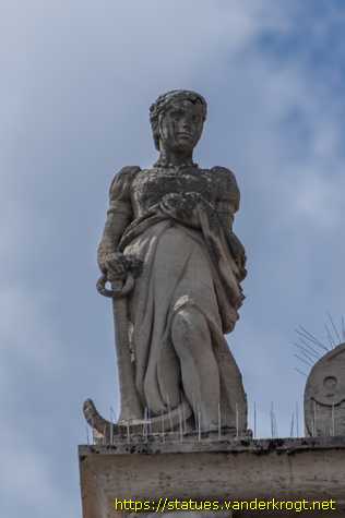 Braunschweig - Giebelfiguren am Gewandhaus