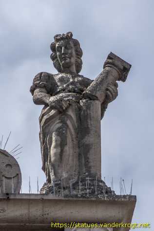 Braunschweig - Giebelfiguren am Gewandhaus