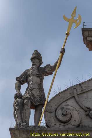 Braunschweig - Giebelfiguren am Gewandhaus