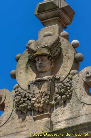 Braunschweig - Porträtmedaillons am Bankhaus Löbbecke