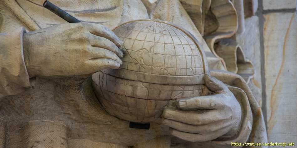 Braunschweig - Mann mit Globus