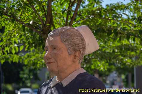 Braunschweig - Diakonissen-Figur