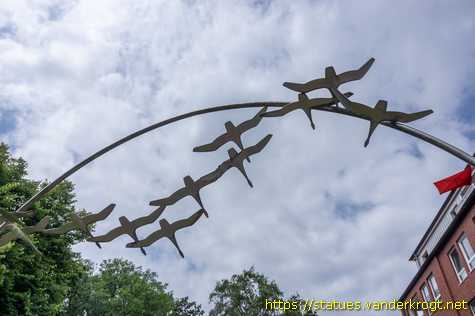 Herten - Gänsebogen mit Gänseplastik