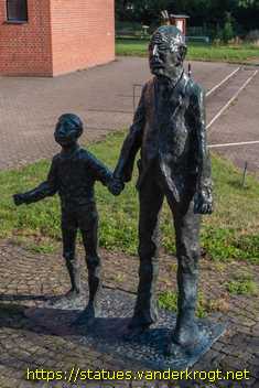 Königsdorf - Kreuzabnahme mit Umstehenden