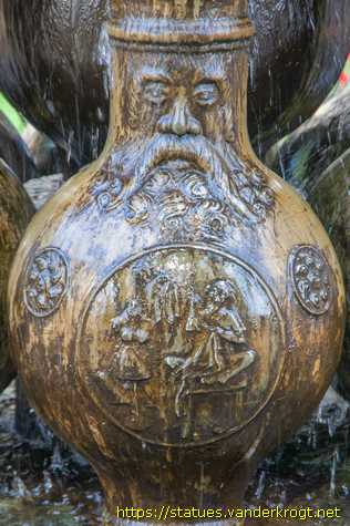 Frechen - Bartmannkrugbrunnen