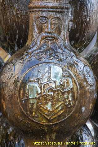 Frechen - Bartmannkrugbrunnen