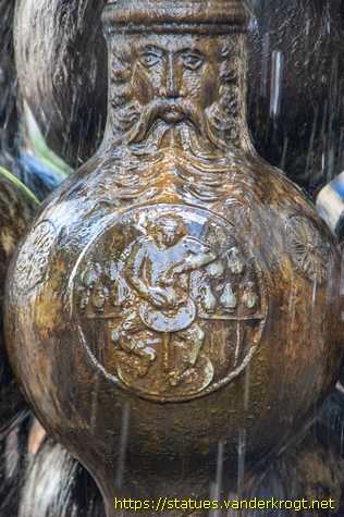 Frechen - Bartmannkrugbrunnen