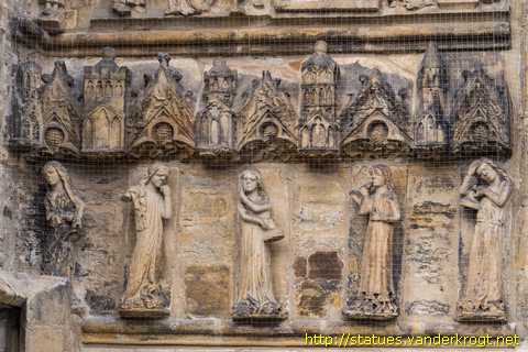 Paderborn - Heiligenstatuen am Dom