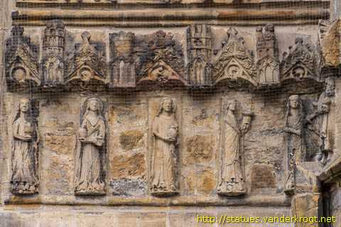 Paderborn - Heiligenstatuen am Dom