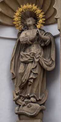 Paderborn - Heiligenstatuen am Franziskanerkloster und -kirche