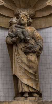 Paderborn - Heiligenstatuen am Franziskanerkloster und -kirche