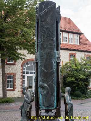 Schlangen - Dorfbrunnen