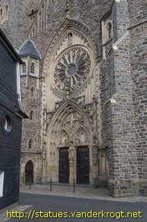 Olpe - Skulpturen an der Sankt-Martinus-Kirche