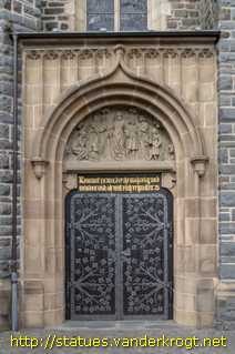 Olpe - Skulpturen an der Sankt-Martinus-Kirche