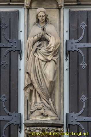 Gelsenkirchen-Buer - Heiligenstatuen an der St.-Urbanus-kirche