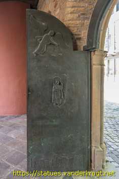 Essen - Bronzetüre des Nordportals des Atriums