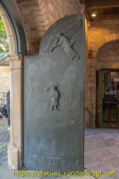 Essen - Bronzetüre des Nordportals des Atriums