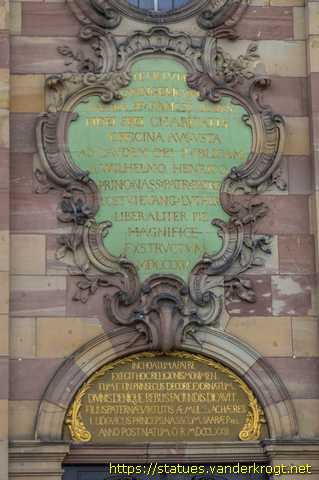 Saarbrücken - Skulpturen an der Ludwigskirche