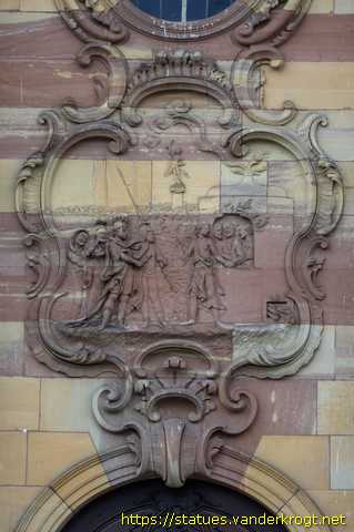 Saarbrücken - Skulpturen an der Ludwigskirche