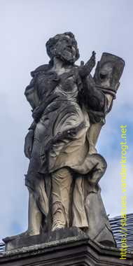 Saarbrücken - Skulpturen an der Ludwigskirche