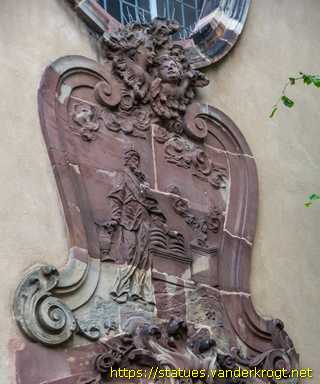 Saarbrücken - Skulpturen an der Basilika St. Johann