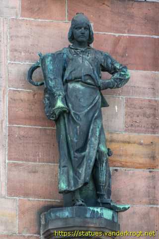 Saarbrücken - Skulpturen am Rathaus St. Johann
