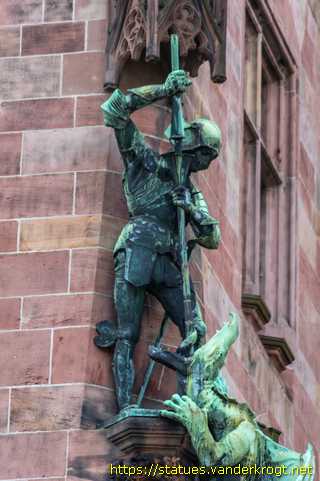 Saarbrücken - Skulpturen am Rathaus St. Johann
