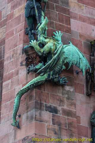 Saarbrücken - Skulpturen am Rathaus St. Johann