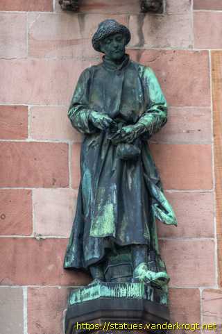 Saarbrücken - Skulpturen am Rathaus St. Johann