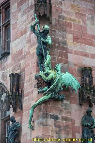 Saarbrücken - Skulpturen am Rathaus St. Johann