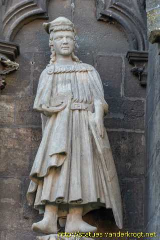 Arnstadt - Kaiser Otto I. und Kreuzigungsgruppe