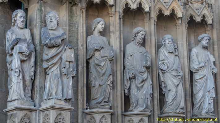 Erfurt - Heiligenstatuen an der Hohen Domkirche St. Marien