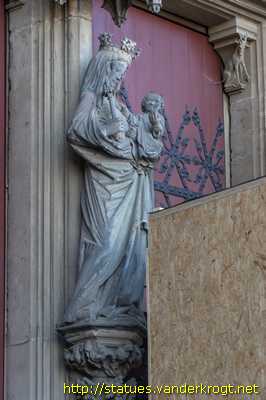 Erfurt - Heiligenstatuen an der Hohen Domkirche St. Marien