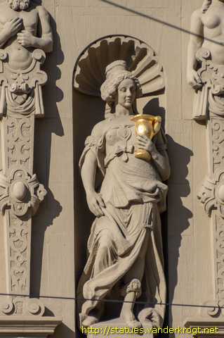 Erfurt - Fassadenskulpturen des Gildehauses