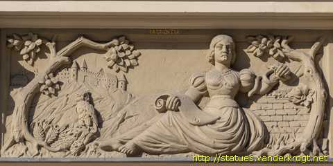 Erfurt - Fassadenskulpturen des Gildehauses