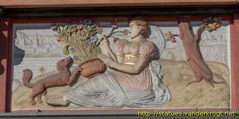 Erfurt - Fassadenskulpturen des Hauses zum Breiten Herd