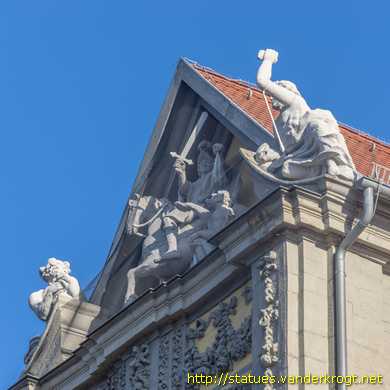 Erfurt - Fassadenskulpturen des Pack- und Waagehofes