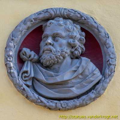 Erfurt - Fassadenskulpturen des Pack- und Waagehofes