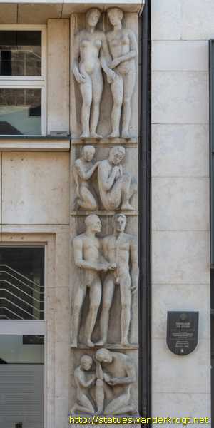 Erfurt - <p>Two stone reliefs on both sides of the building, eacht showing four almost life-size and unclothed pairs of figures, those on the left side show the frivolous waste of money and the consequent distress, and those on the right side of the sensible use of money (thriftiness) and the resulting prosperity.</p>