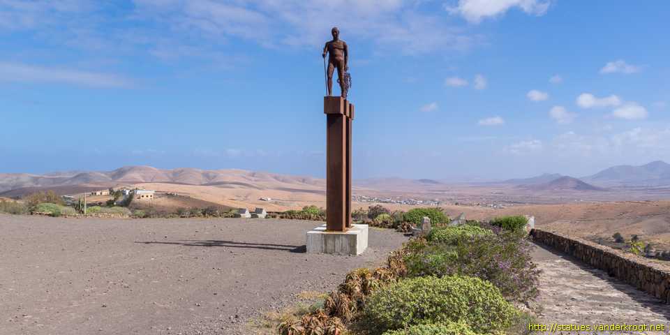 Valle de Santa Inés - El peregrino de los 'Caminos de la Peña'