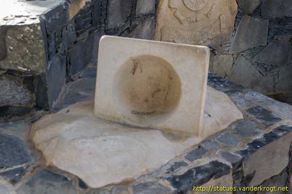 Pájara - Fuente con lagarto