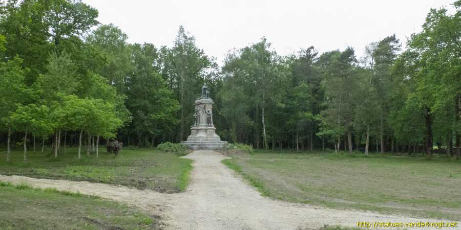 Sainte-Anne d'Auray / Monument du Comte de Chambord