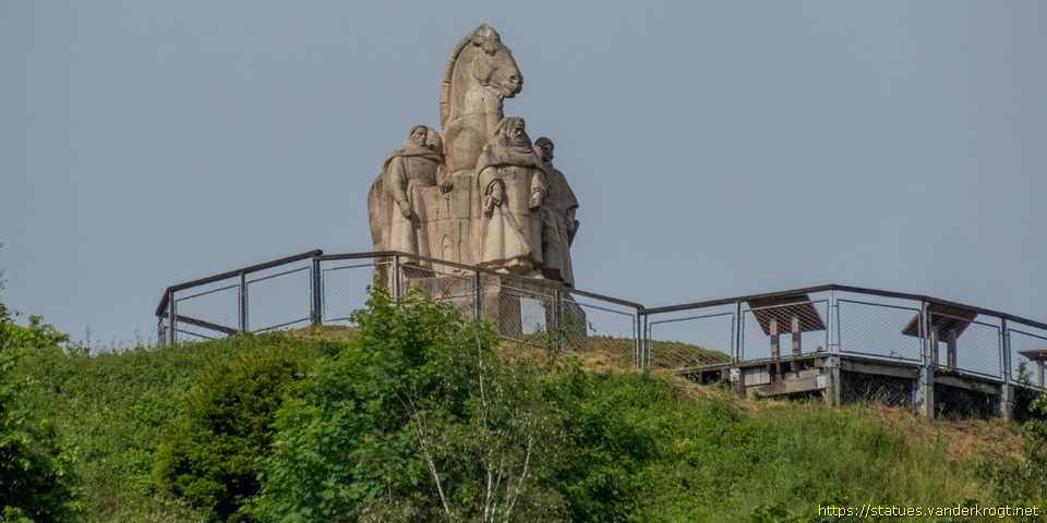 Bogny-sur-Meuse - Monument des Quatre Fils d'Aymon