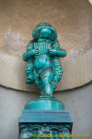 Mondorff - Putti en façade de l'Orangerie